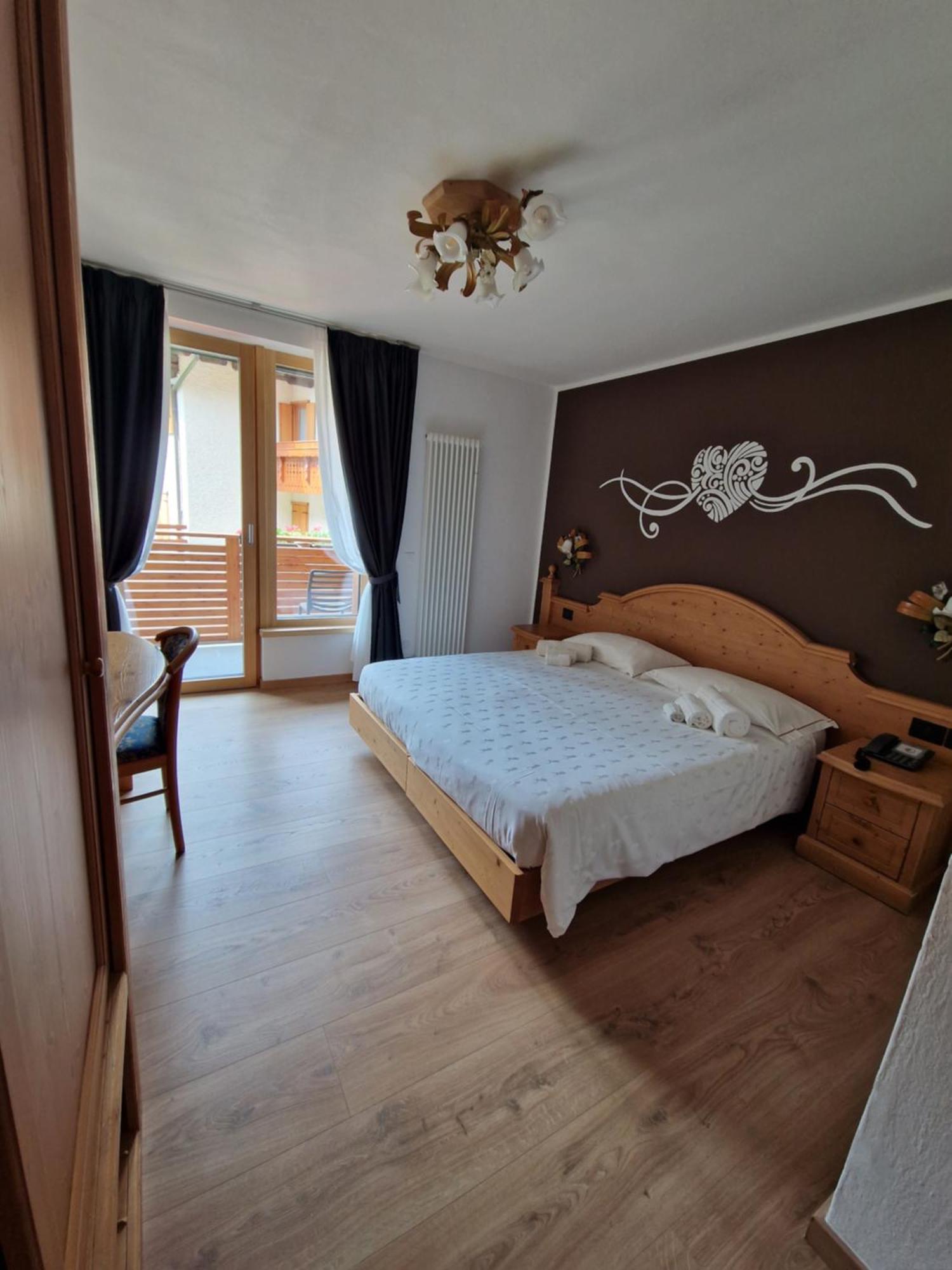 Hotel La Perla Andalo Eksteriør billede