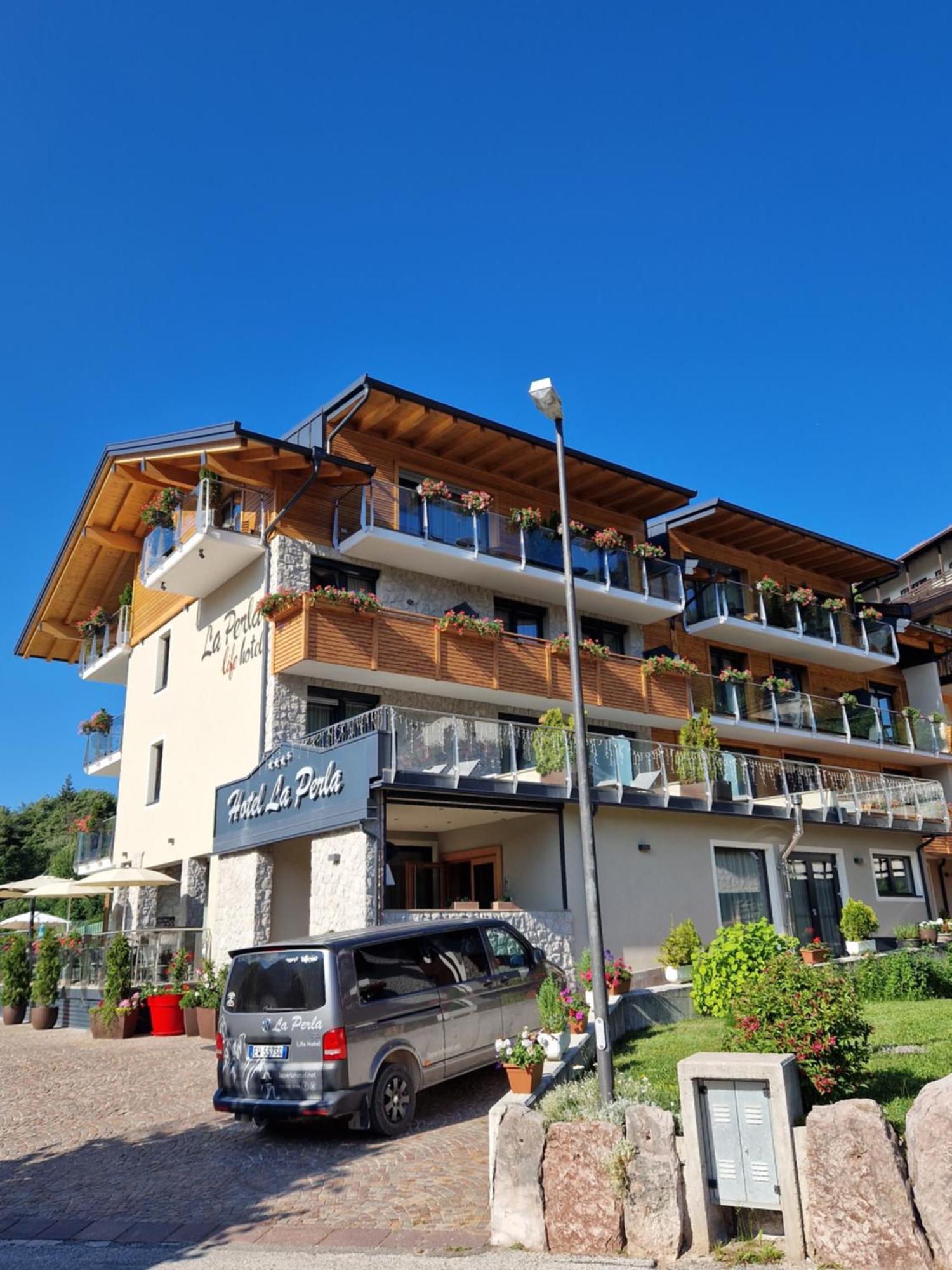 Hotel La Perla Andalo Eksteriør billede