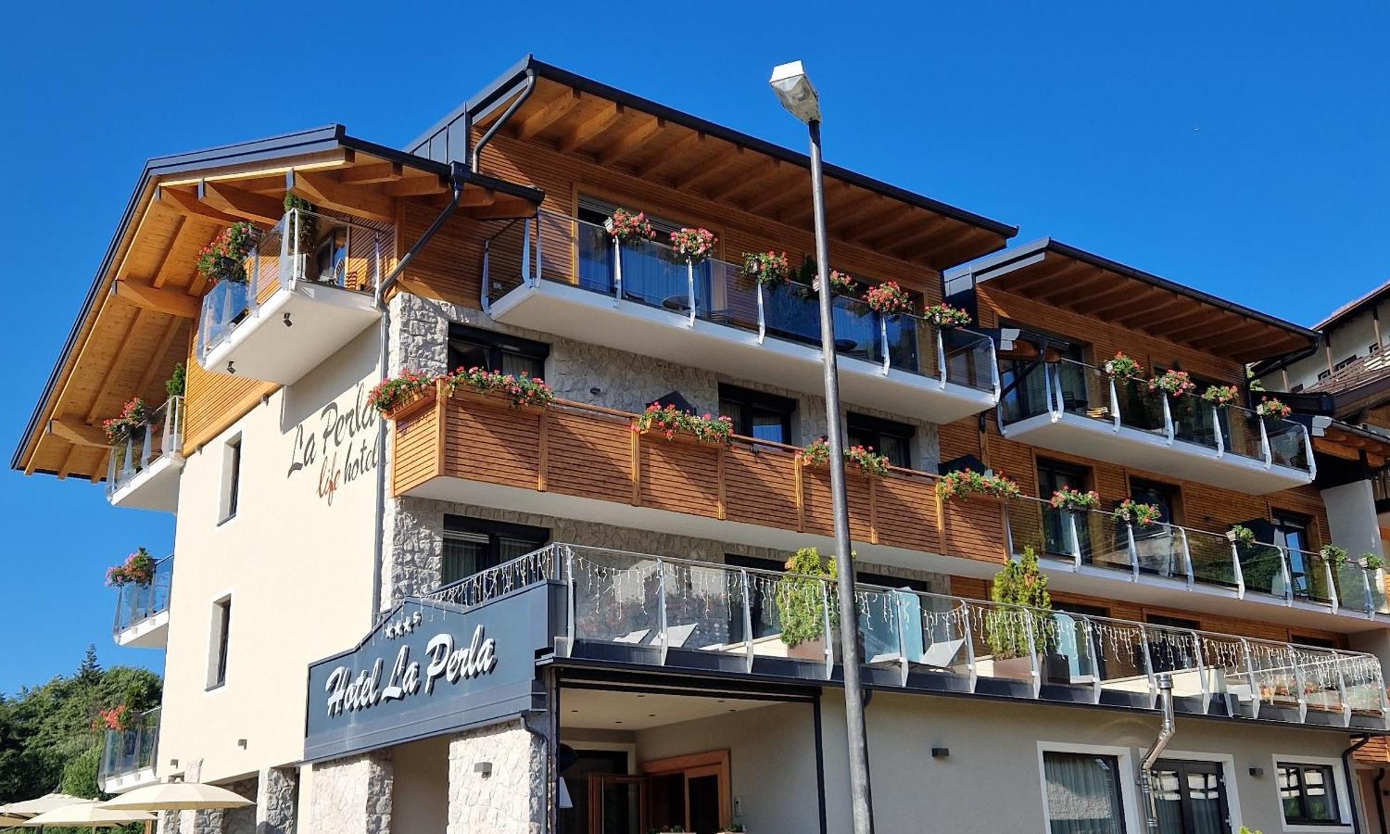 Hotel La Perla Andalo Eksteriør billede