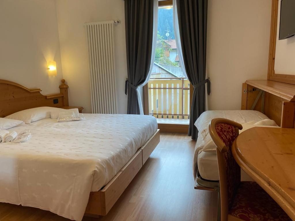 Hotel La Perla Andalo Eksteriør billede