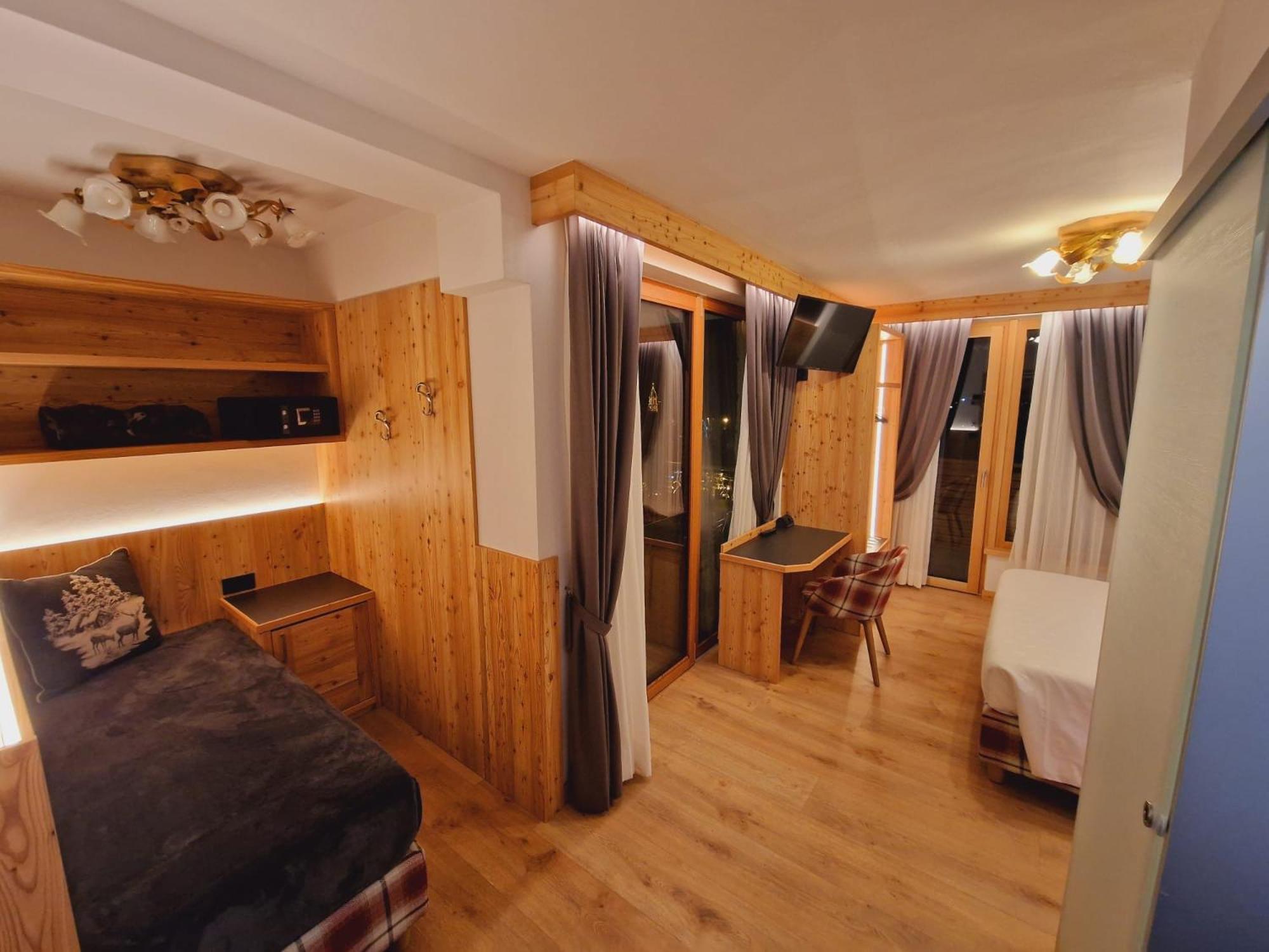 Hotel La Perla Andalo Eksteriør billede