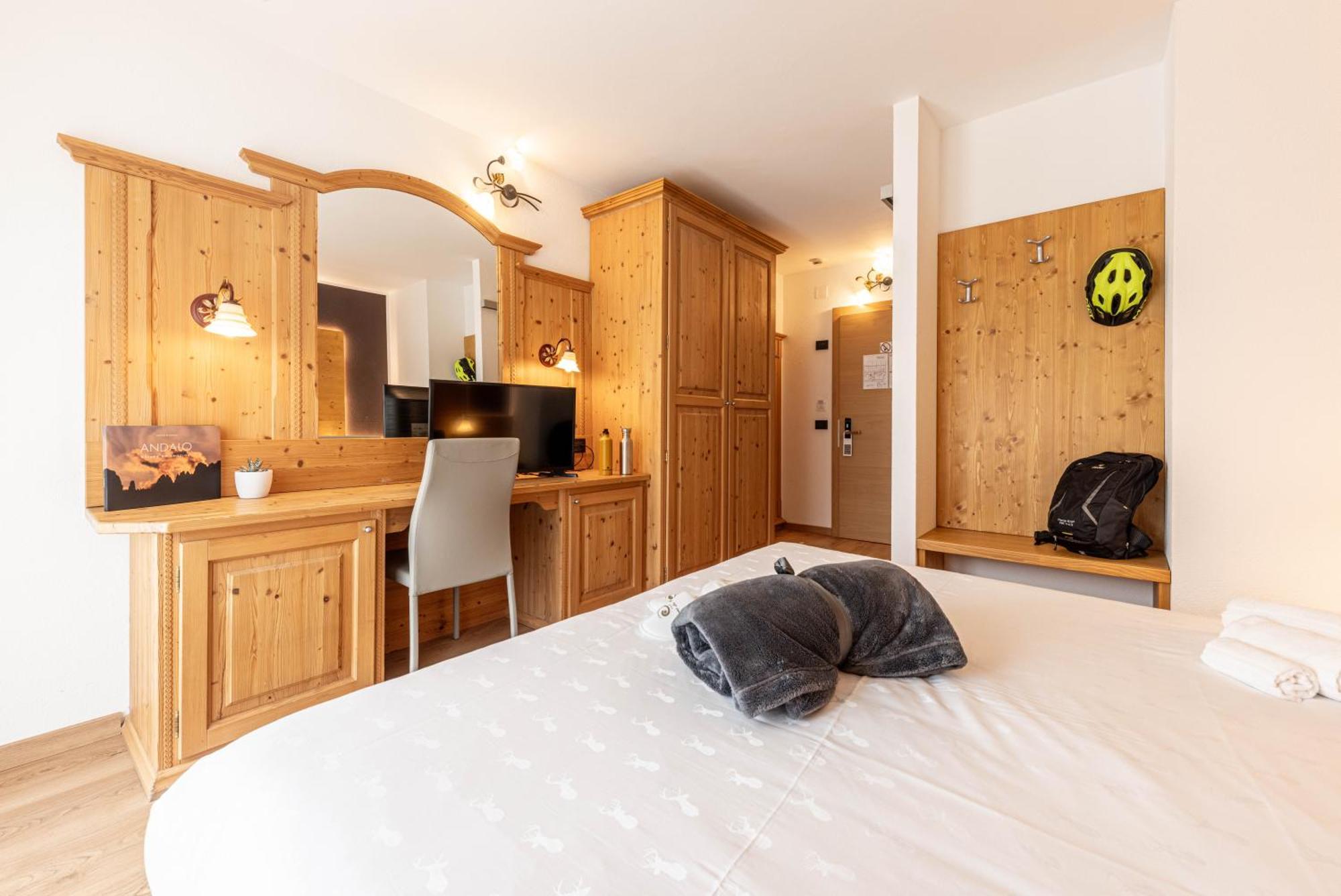 Hotel La Perla Andalo Eksteriør billede