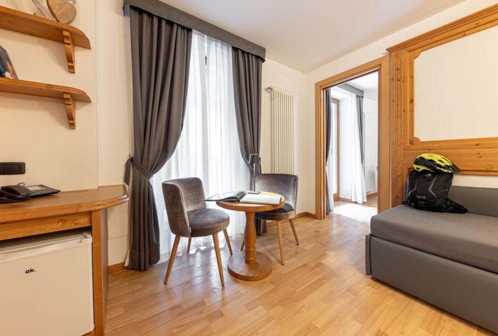 Hotel La Perla Andalo Eksteriør billede