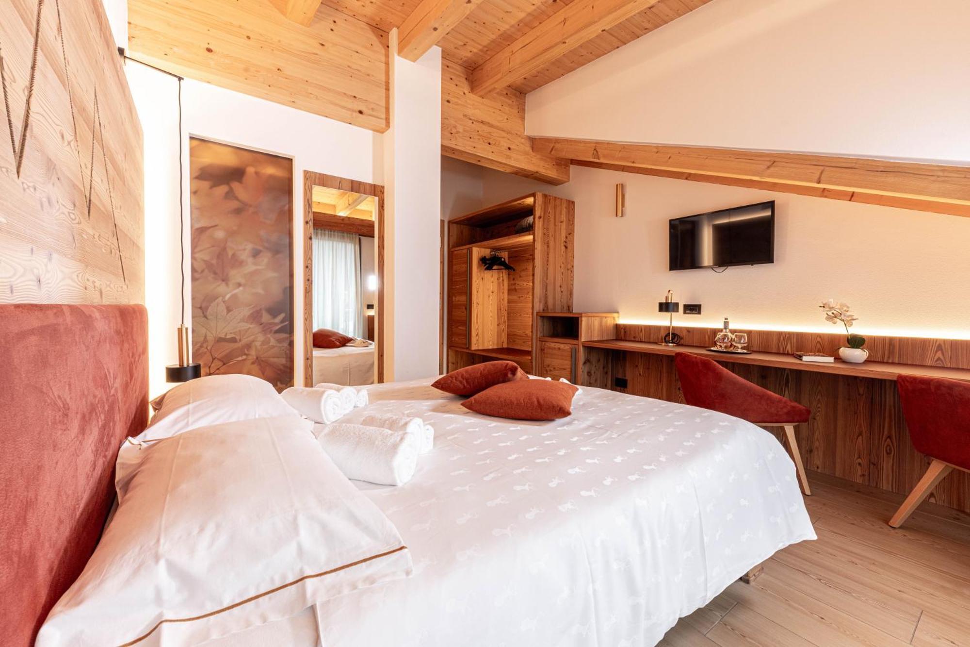 Hotel La Perla Andalo Eksteriør billede