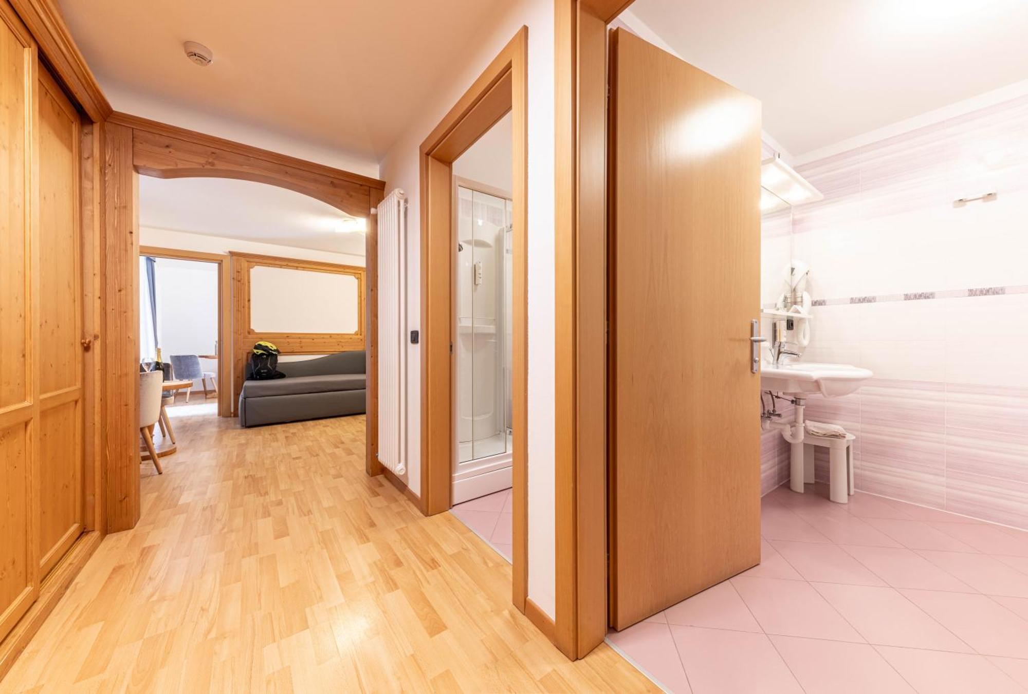 Hotel La Perla Andalo Eksteriør billede
