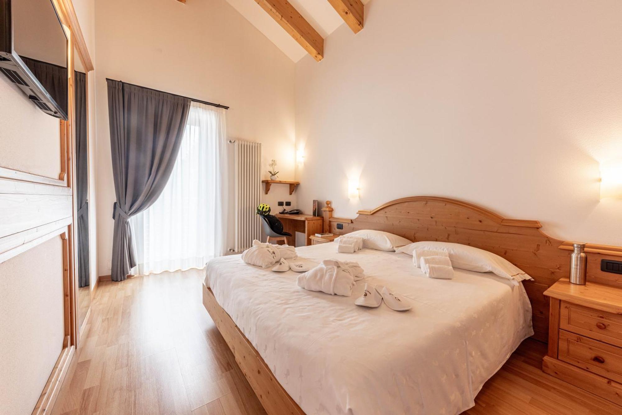 Hotel La Perla Andalo Eksteriør billede